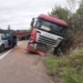 Caminhão perde o controle e causa transtornos na RS-239