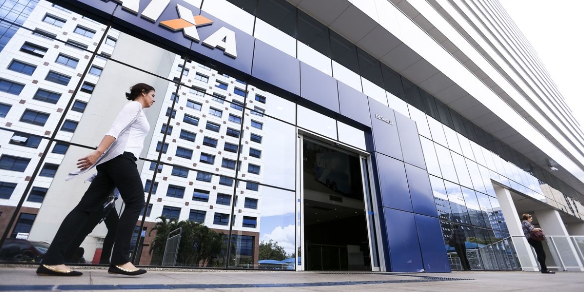 Caixa paga auxílio emergencial para 4 milhões nascidos em julho