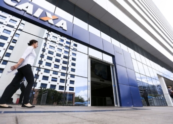 Caixa paga auxílio emergencial para 4 milhões nascidos em julho
