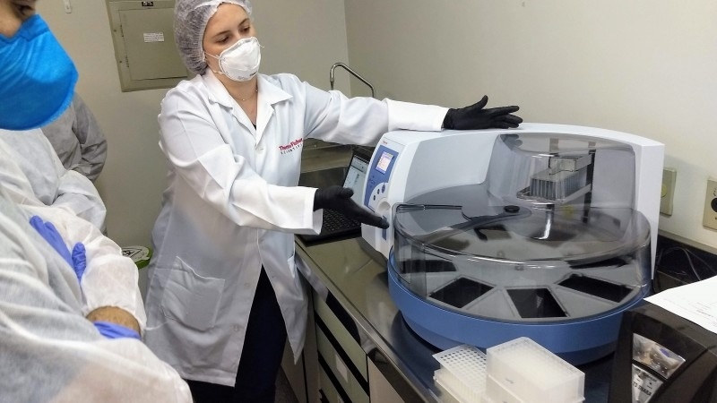 Laboratório Central do Estado (Lacen/RS) recebe novo equipamento para testagem de Covid-19