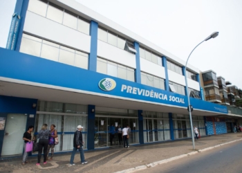 Medida que facilitava acesso a benefícios como auxílio-doença para trabalhadores infectados por covid-19 é revogada