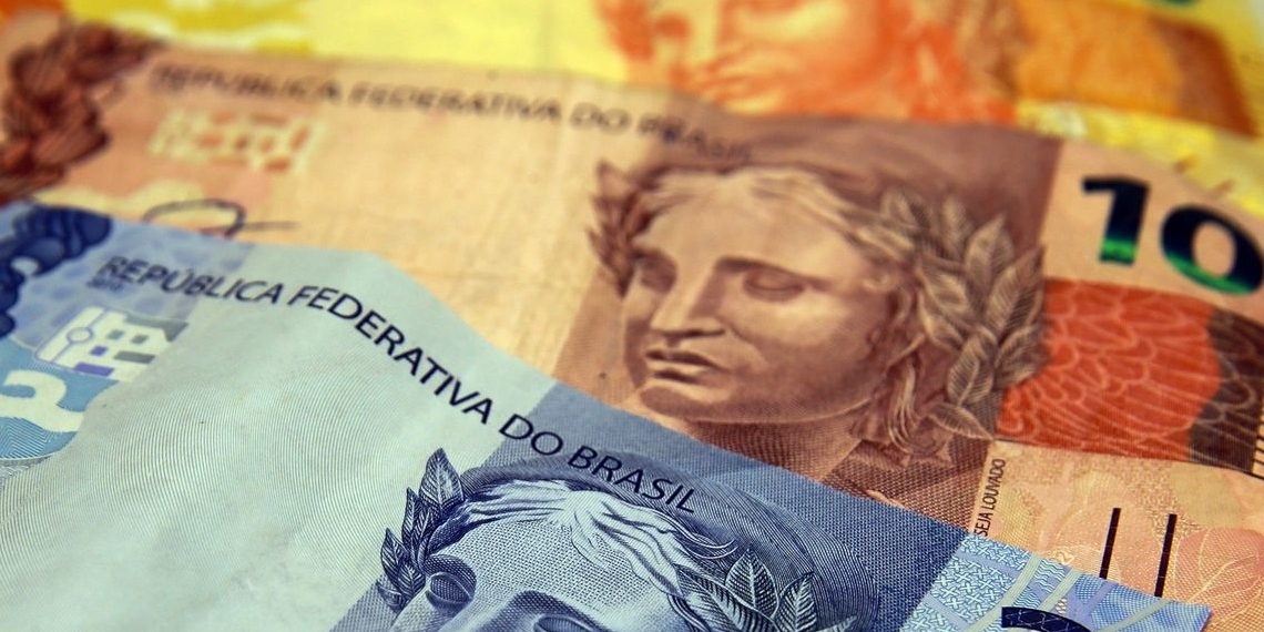 Salário mínimo para 2021 será de R$ 1.067