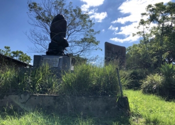 Estátua de Genuíno Sampaio, no Ferrabraz, continua sem cabeça