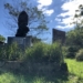Estátua de Genuíno Sampaio, no Ferrabraz, continua sem cabeça