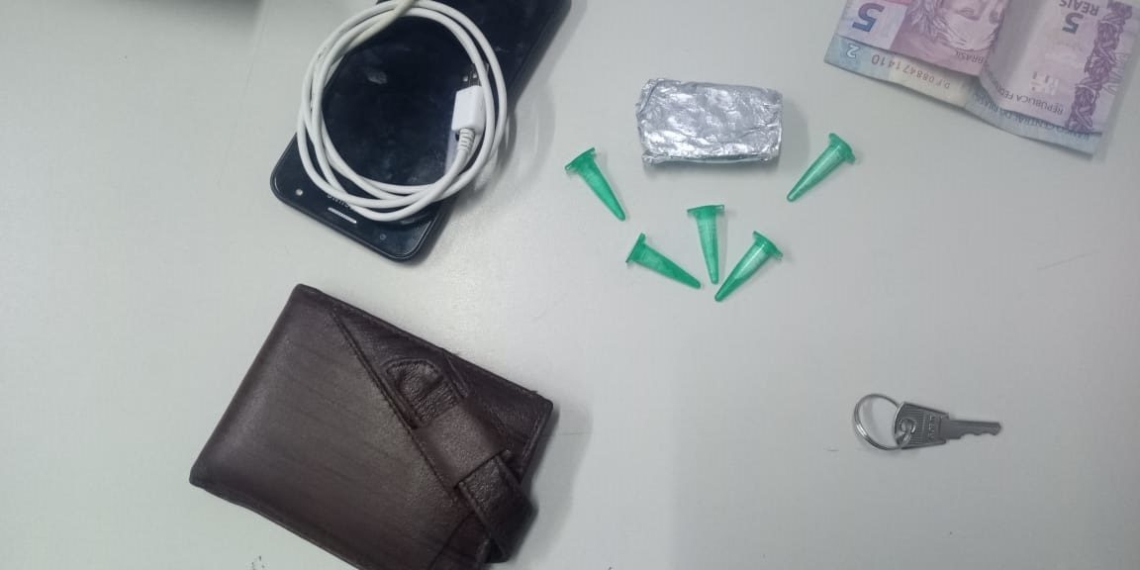 Rapaz detido com droga pela Brigada Militar em Campo Bom