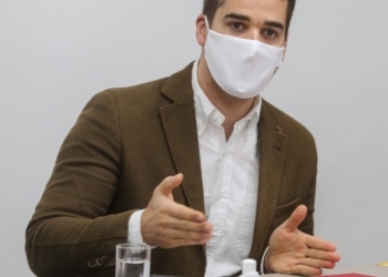 Coluna Política: Eduardo Leite se posiciona  sobre vacinação da Covid-19
