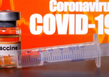 Johnson & Johnson interrompe estudo de vacina contra covid-19