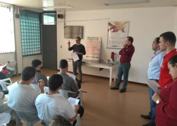 Trabalhadores têm apoio do Sindicato dos Comerciários em rescisões