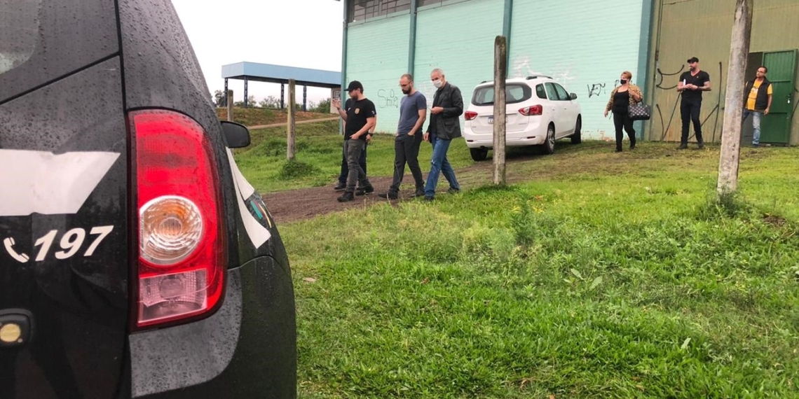 Polícia Civil vistoria prédio público após denúncia em Sapiranga