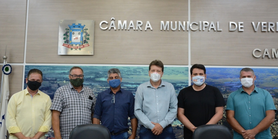 Sessão aprova requerimento e recebe prefeito reeleito em Campo Bom