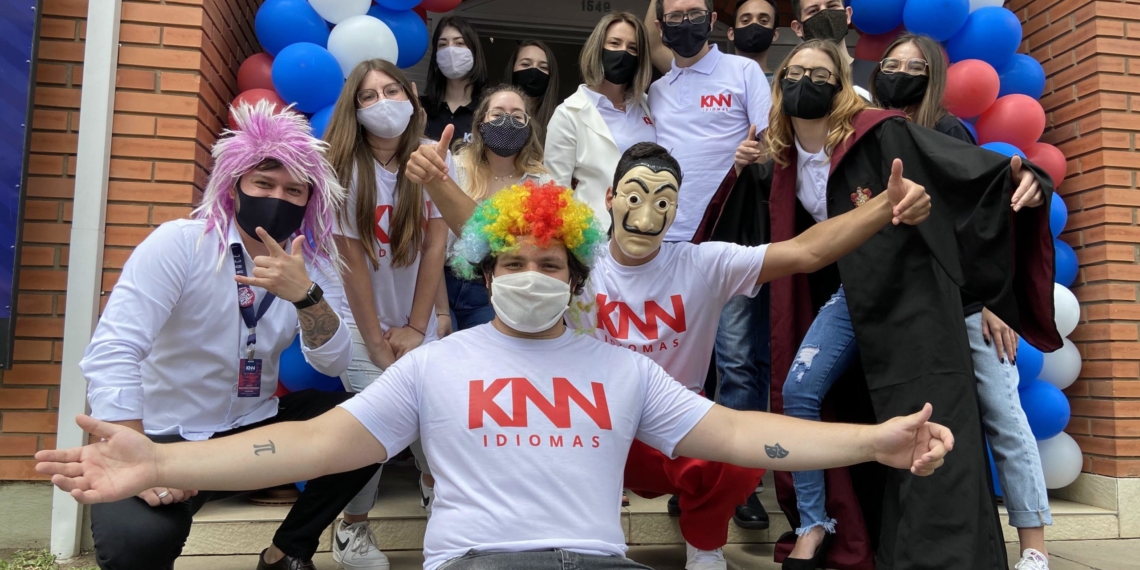 Fale outro idioma em menos tempo com a metodologia exclusiva da KNN