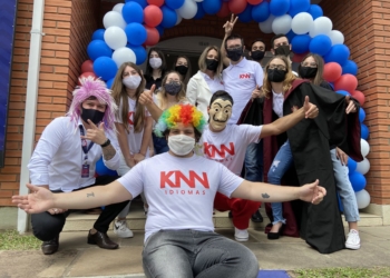 Fale outro idioma em menos tempo com a metodologia exclusiva da KNN