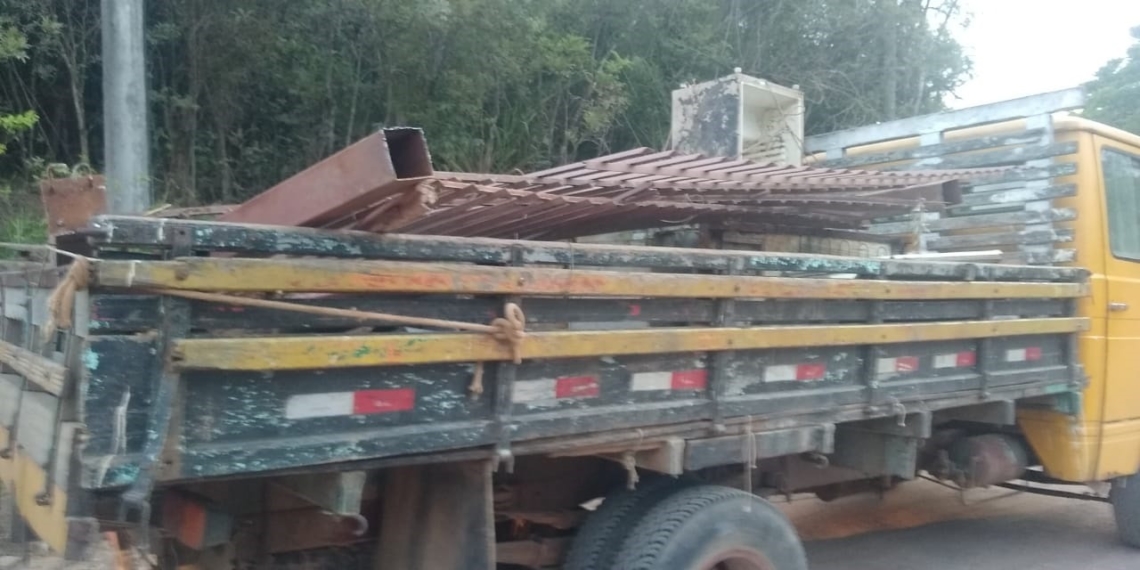 Trio é flagrado furtando grades de ferro na RS-464 em Nova Hartz