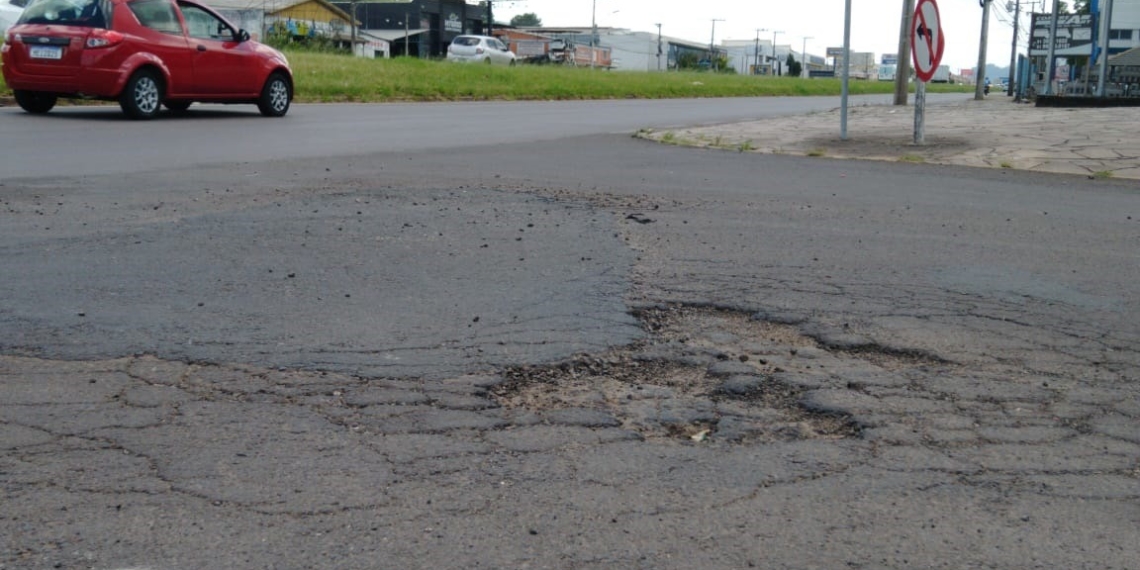 Asfaltos apresentam buracos e rachaduras em ruas de Sapiranga