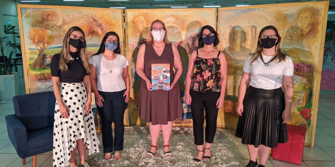 Campo Bom faz entrega simbólica da Revista Educação em Ação