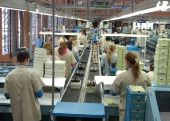 Atividade industrial mantém crescimento em outubro