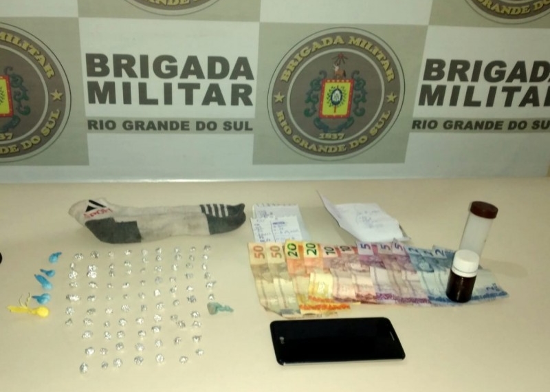 Acusado de tráfico é preso com 84 pedras de crack em Sapiranga