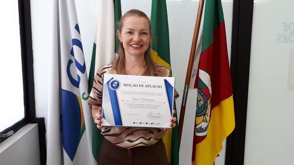 Presidente da CDL Sapiranga é homenageada por entidade nacional que representa o movimento lojista