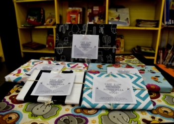Biblioteca Municipal de Sapiranga distribui livros pela cidade em ação alusiva ao Natal