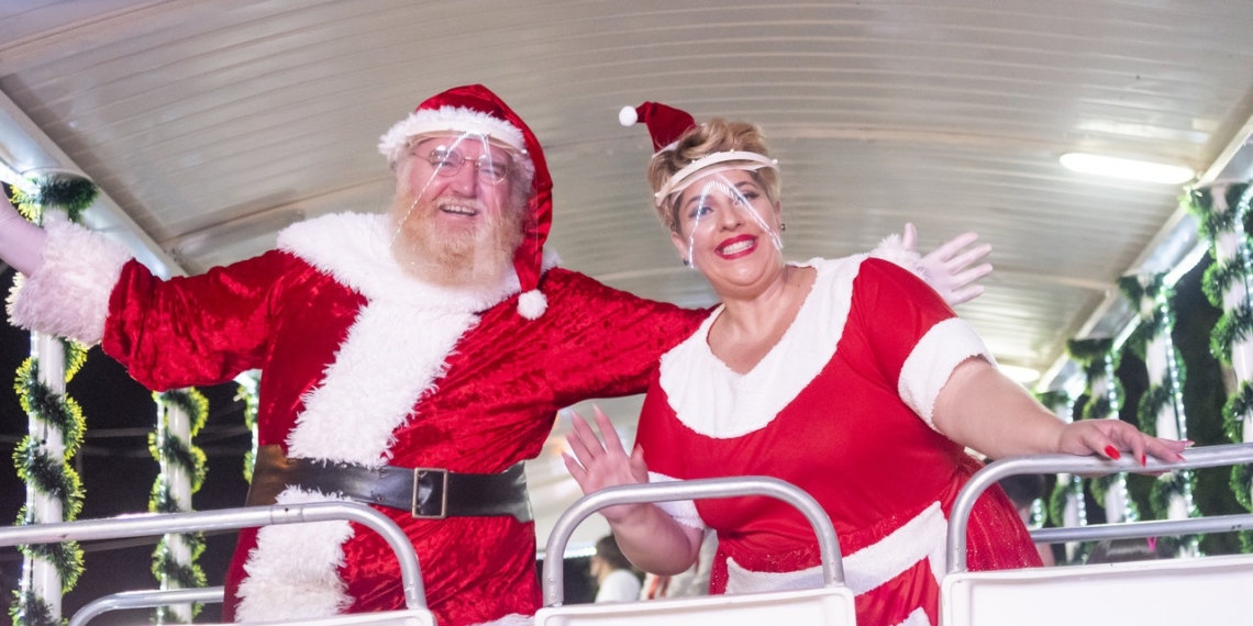 City Tour de Natal leva Papai e Mamãe Noel e duendes aos bairros de Sapiranga
