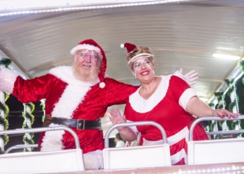 City Tour de Natal leva Papai e Mamãe Noel e duendes aos bairros de Sapiranga