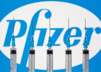 Países da Europa começam a aplicar vacina da Pfizer contra covid-19