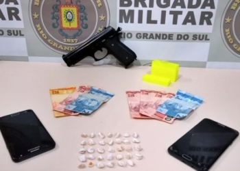 Jovem é preso e adolescente infrator é apreendido por tráfico em Sapiranga