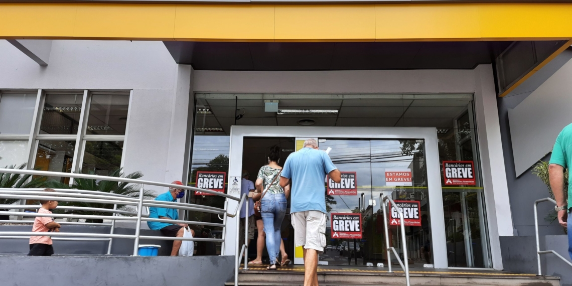 Funcionários do Banco do Brasil fazem greve nesta sexta-feira