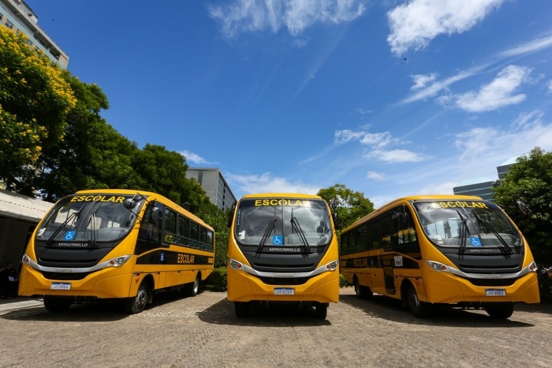 Municípios da região recebem ônibus escolares do governo estadual