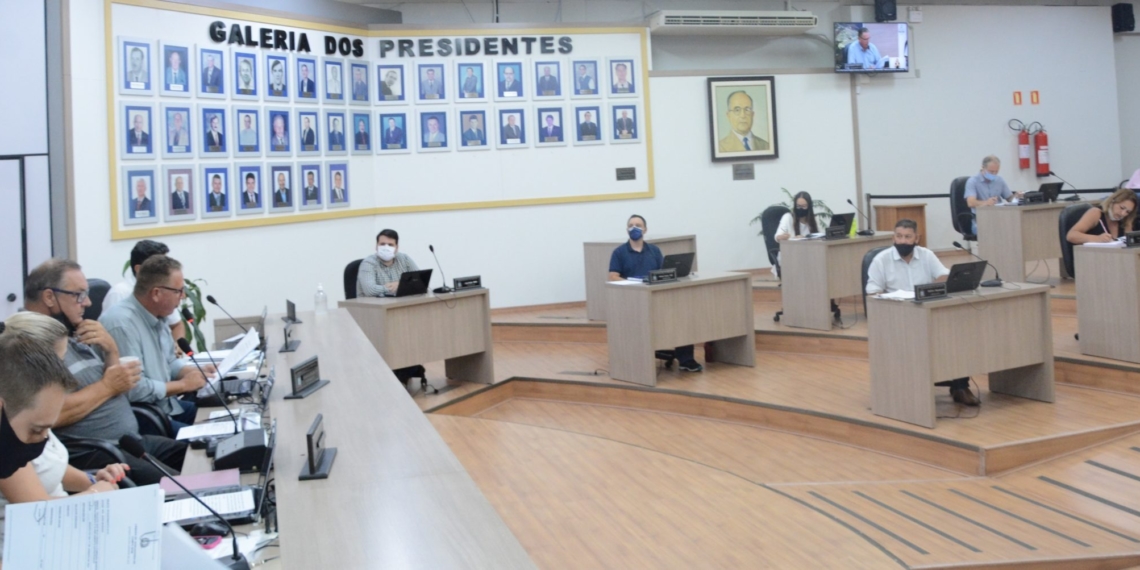 Criação de comissões especiais e requerimentos na pauta de votação, em Campo Bom