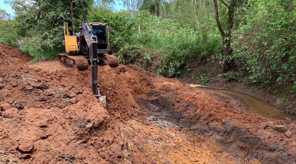 Construção de passagem sobre arroio é iniciada em Nova Hartz