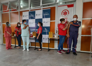 Grupos prioritários são foco do início da vacinação contra Covid-19, que começa campanha com 718 doses na região