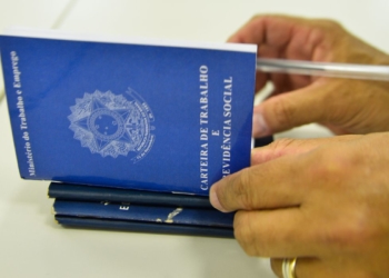 Emprego cresce na indústria em um movimento atípico para dezembro