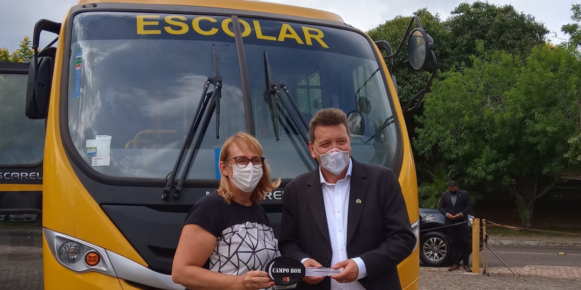 Governo do Estado repassa ônibus escolar para Secretaria de Educação de Campo Bom