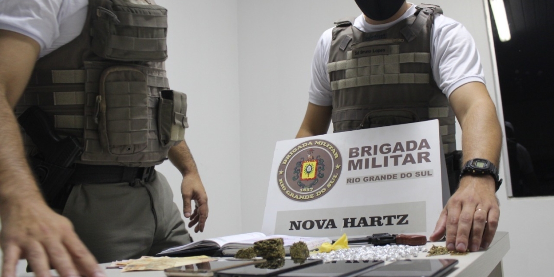Dupla é presa em flagrante por tráfico de drogas em Nova Hartz