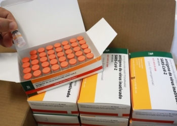 Secretaria da Saúde distribuiu 224,2 mil doses da vacina CoronaVac às coordenadorias regionais nesta segunda (1)