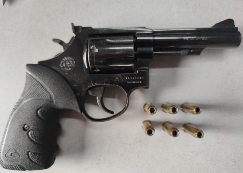 Após denúncia de ameaça, acusado é preso por porte ilegal de arma em Campo Bom