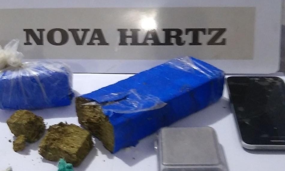 Flagrado com quase meio quilo de droga na mochila é preso por tráfico em Nova Hartz