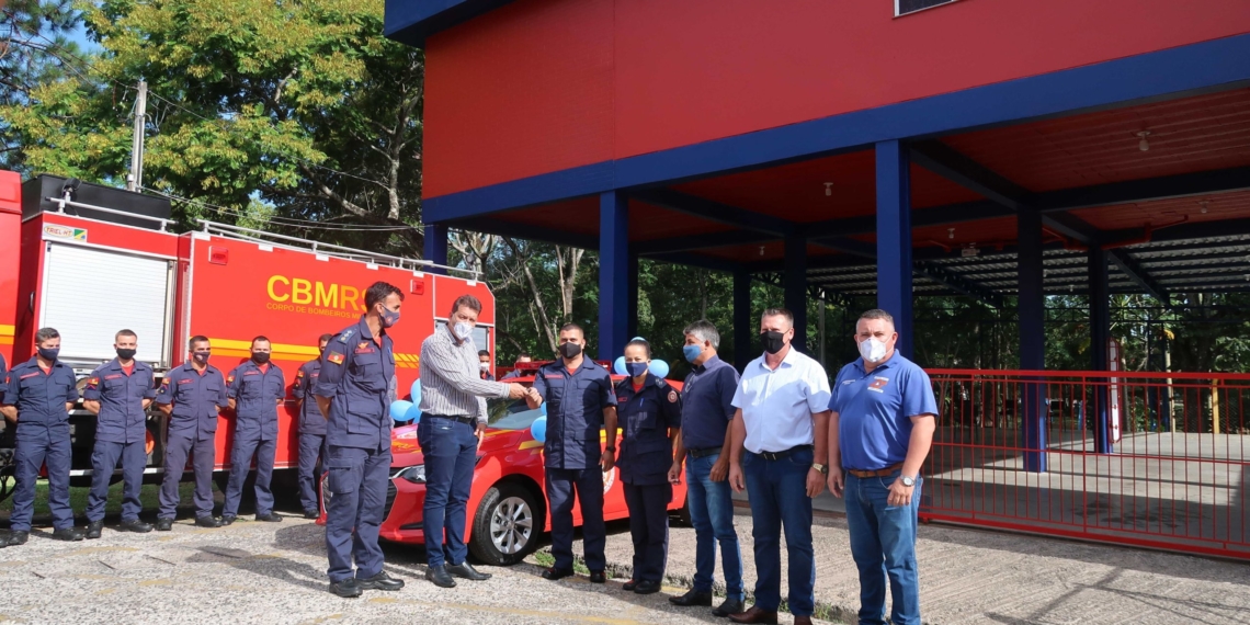 Luciano Orsi entrega veículo 0 KM para o Corpo de Bombeiros