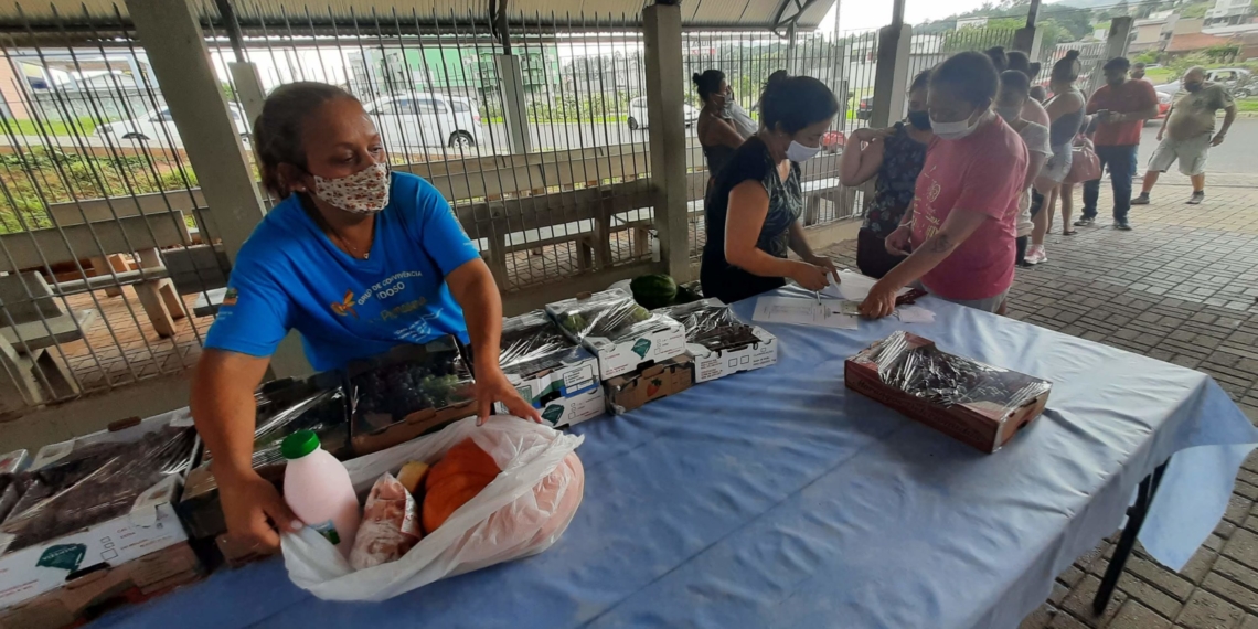 Programa beneficia 140 famílias sapiranguenses com 5,8 toneladas de alimentos