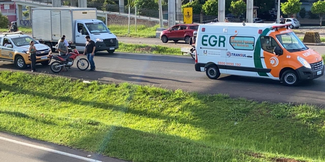 Motociclista colide em carro na RS-239, em Sapiranga