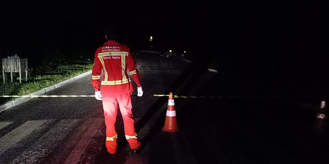 Motorista colide contra poste em Araricá