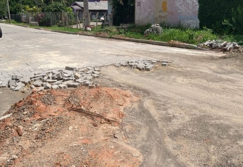 Obras em ruas de Araricá estão paralisadas desde o período eleitoral