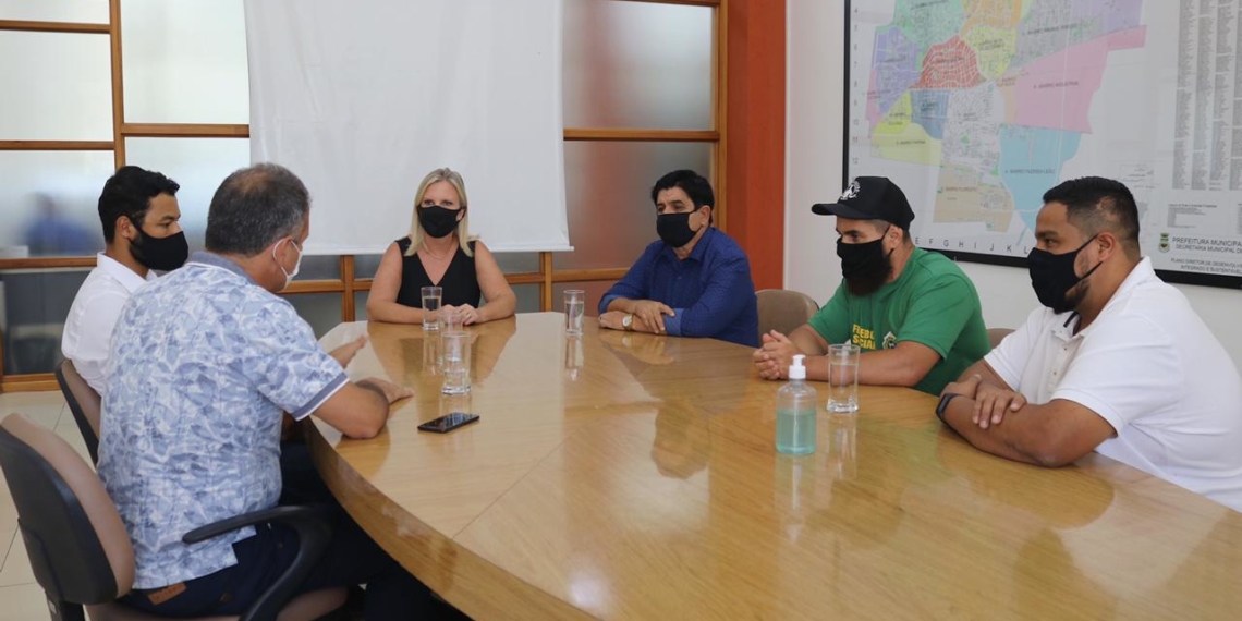 Carina e vereadores do MDB articulam recursos com assessores de deputado federal