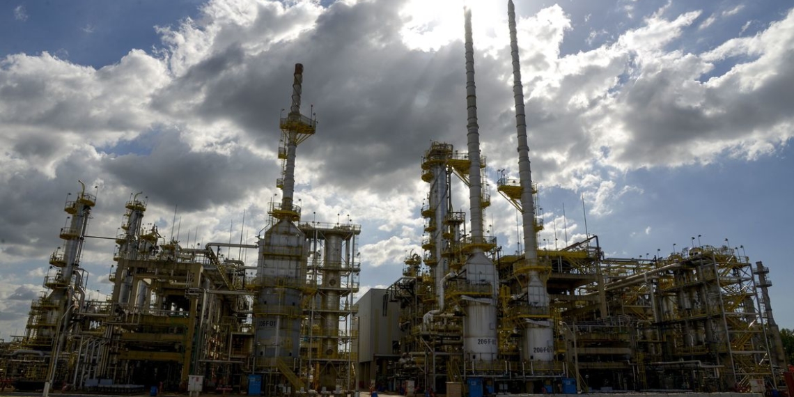 Petrobras aumenta preço da gasolina em cerca de 8% nas refinarias