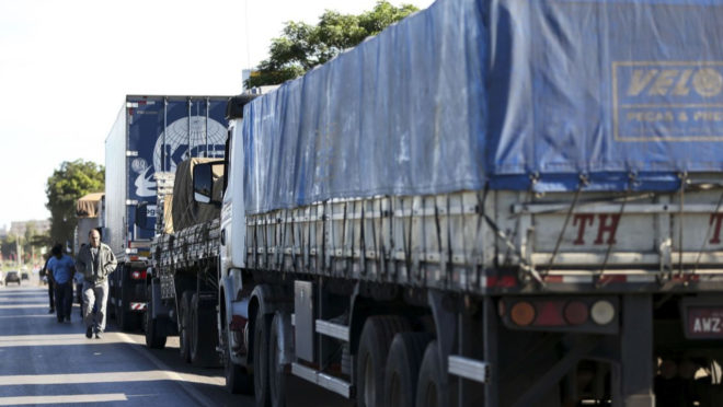 Mesmo com classe dividida, CNTRC inicia greve dos caminhoneiros
