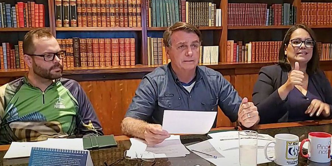 Bolsonaro quer que postos exibam composição de preço dos combustíveis