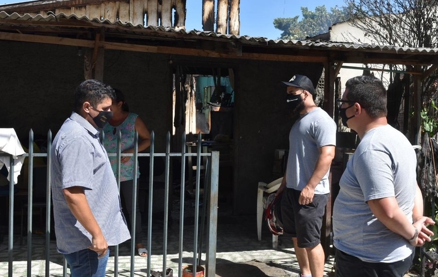 Assistência Social atende família atingida por incêndio em Sapiranga