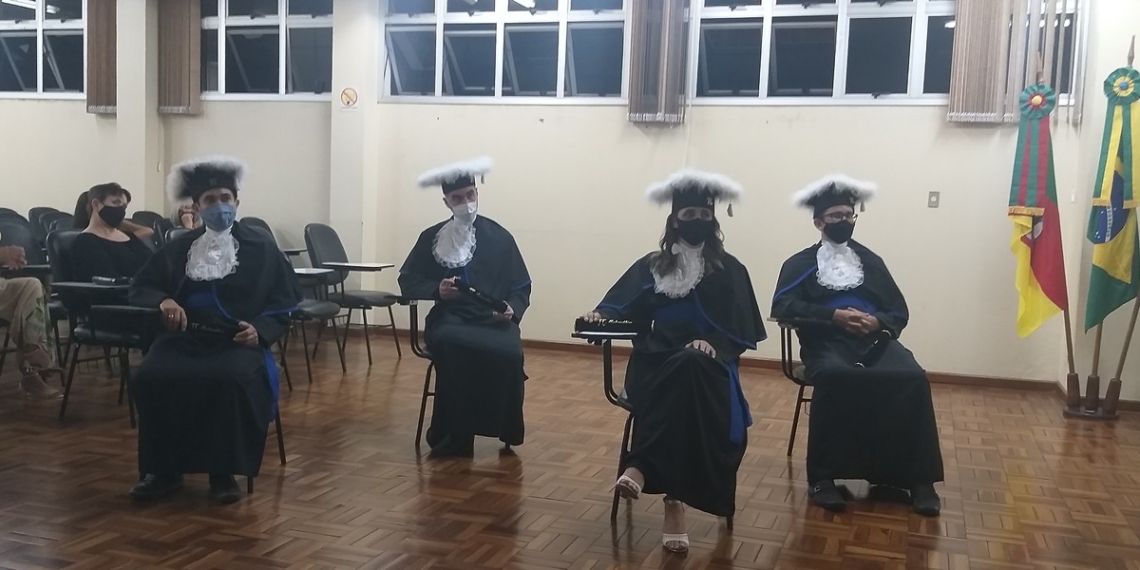 Auditório da Smed recebe formatura do curso de Matemática, em Sapiranga