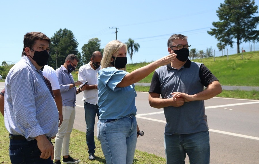 Prefeita Carina, DAER e EGR vistoriam locais para instalação de redutores de velocidade na RS-239